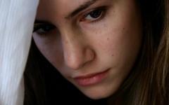 Adolescente pensive