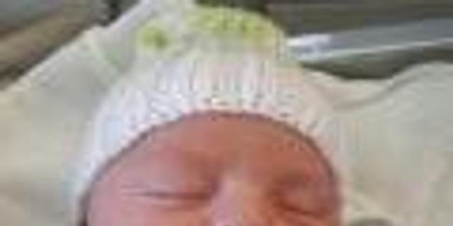 Nouveau-né avec un bonnet